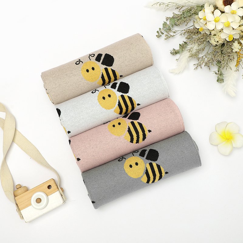 Cute Bee Pattern Jacquard  Knitted Baby Blanket Mimixiong